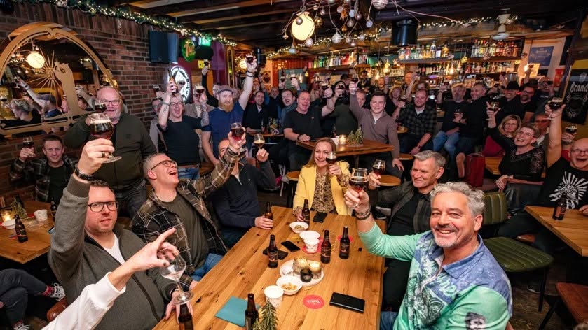 Broeders van Narziss heffen het glas